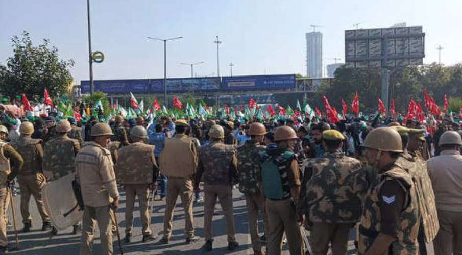 Farmers from Uttar Pradesh March to Delhi Major Traffic Disruptions at Delhi-Noida Border