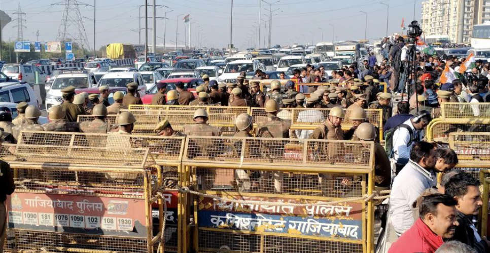 Rahul Gandhi and Priyanka Gandhi Defy UP Governments Ban Visit Sambhal Despite Police Obstruction