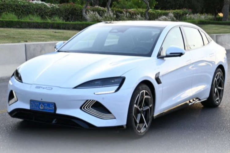 Royal Oman Police Introduces New Electric Cars to Fleet