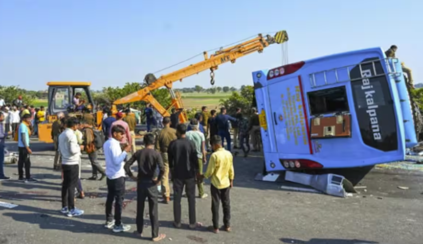 Eight killed 40 injured after bus collides with tanker lorry in Uttar Pradesh