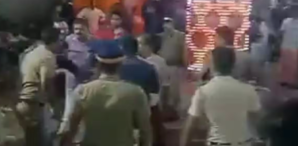 Clash between locals and police during Iravimangalam shashti Seven people were injured