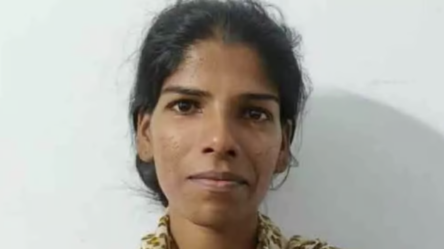 mother was abused Revenge of the young woman by entering the house and burning the scooter