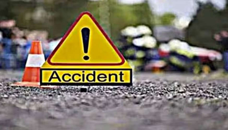 One dies after out-of-control pick-up van crashes into wall in Thrissur Nine people were injured