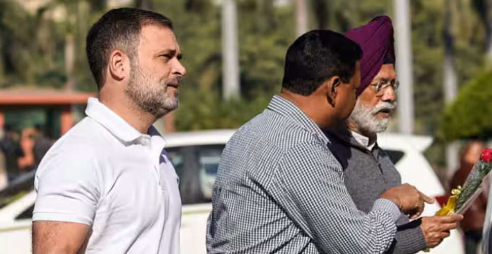 Rahul Gandhi and Priyanka Gandhi Visit Hathras to Meet Family of Dalit Rape Victim