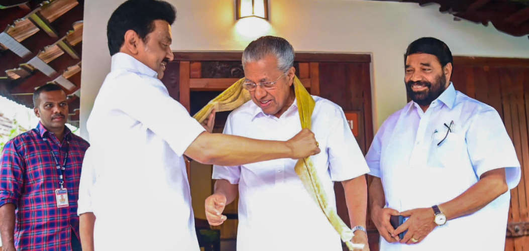 mk-stalin-inaugurates-thanthai-periyar-memorial-in-vaikom
