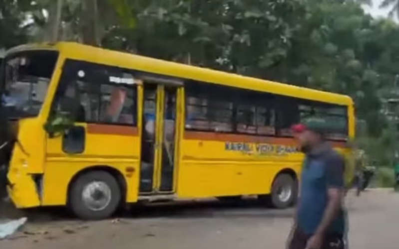 12 Students Injured as School Bus Hits Tree in Thiruvananthapuram