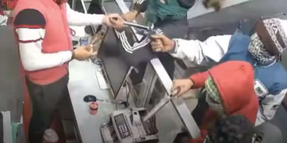 Robbery at gunpoint at Pattapakal Janaseva center in Uttar Pradesh