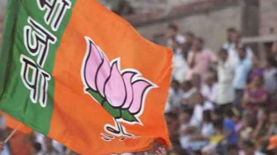 Kochi Cyber Fraud case police arrest Chief Accused Yuva Morcha Leader in bengal