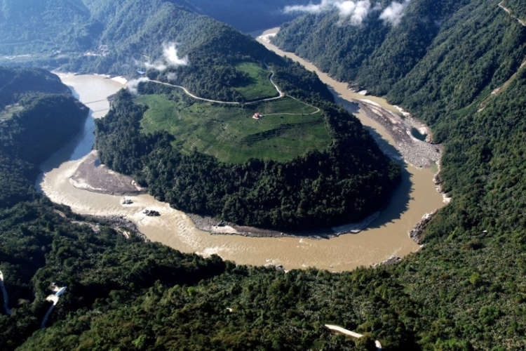 China to build worlds largest hydroelectric dam