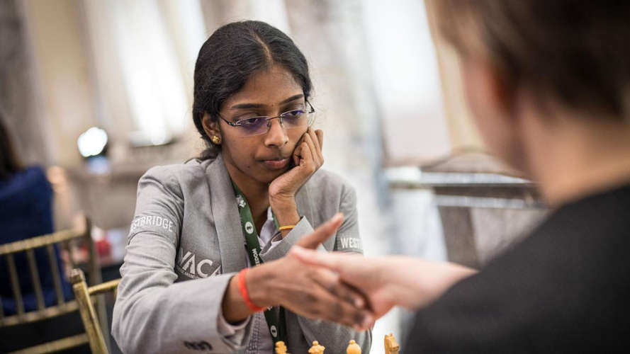 R Vaishali qualifies for quarter-finals of 2024 Womens World Blitz Championship