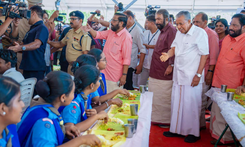 cm-visited-oottupura-at-school-kalolsavam