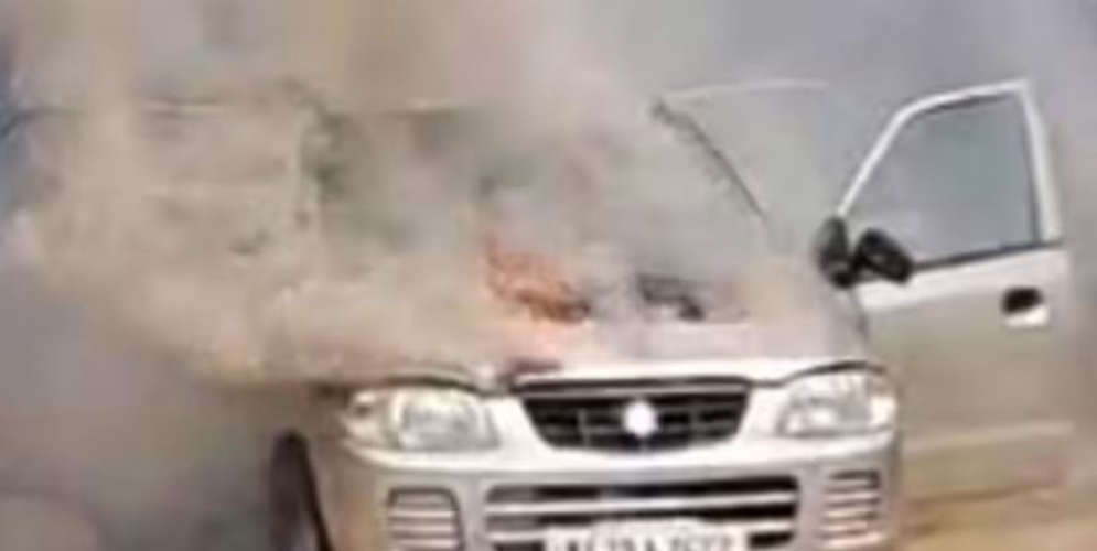 A Maruti Alto car that was running in Alappuzha caught fire