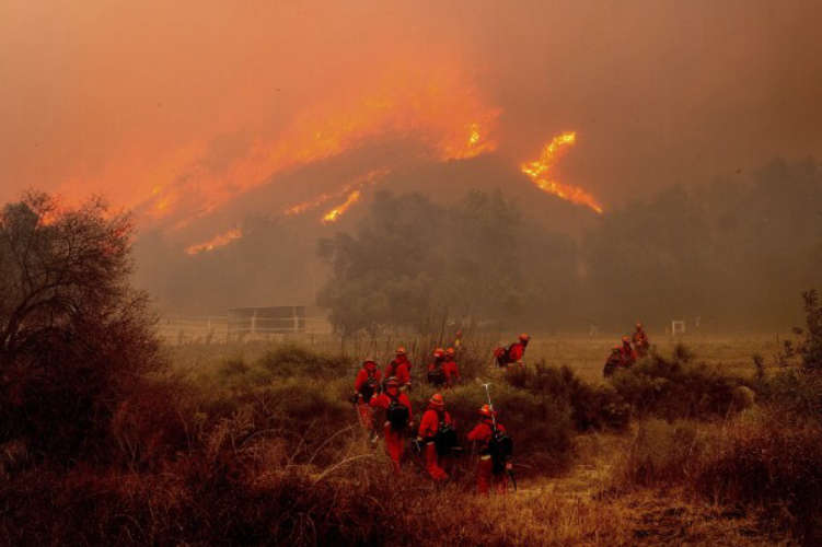 Intense Santa Ana Winds Fuel Wildfire in Los Angeles California12