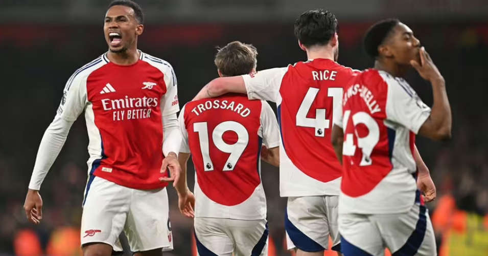 arsenal beat totenham hotspur in english premier league