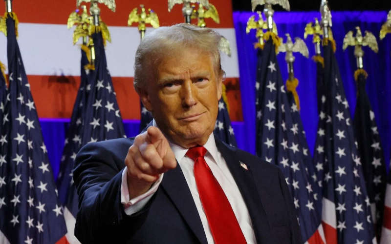 Trump Takes Oath of Office with Two Bibles