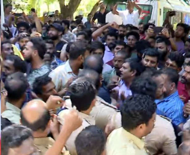 tiger-attack-protest-in-wayanad-order-to-shoot-the-tiger