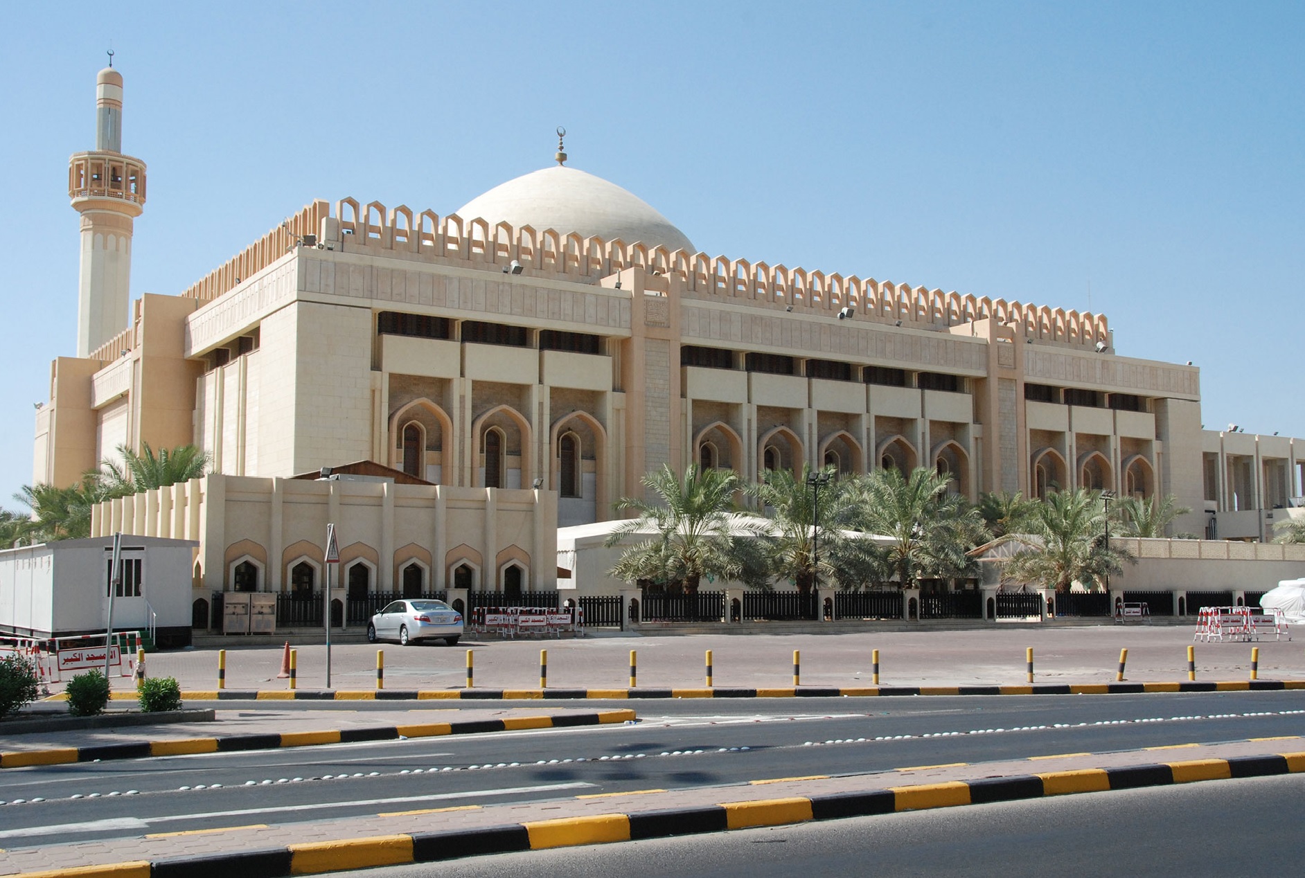 Kuwait Bans Commercial Ads in Mosques