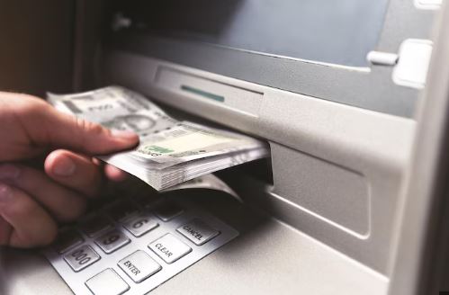 atm-transaction-charge-increasing-and 100200 rupees available on atm