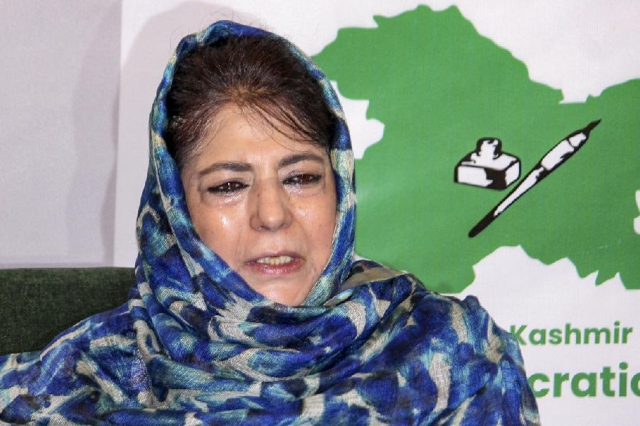 Former CM Mehbooba Mufti Breaks Down in Press Conference Calls for Restraint Amid Rising Casualties