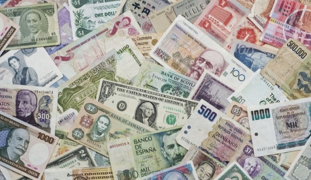 You may know the difference between the Indian Rupee and world currencies today May 16