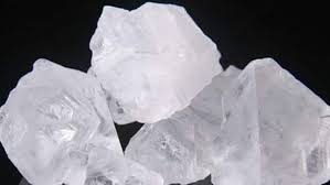 Alum to remove dark spots on the face and make the face glow