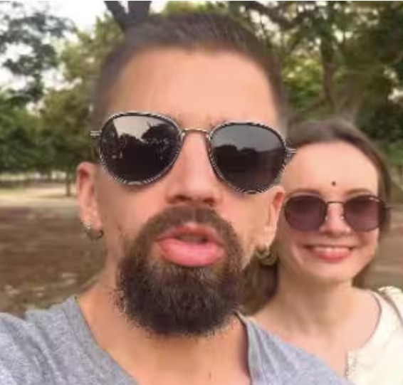 Foreign couple praises Indian food and says there is nothing they cant eat in India