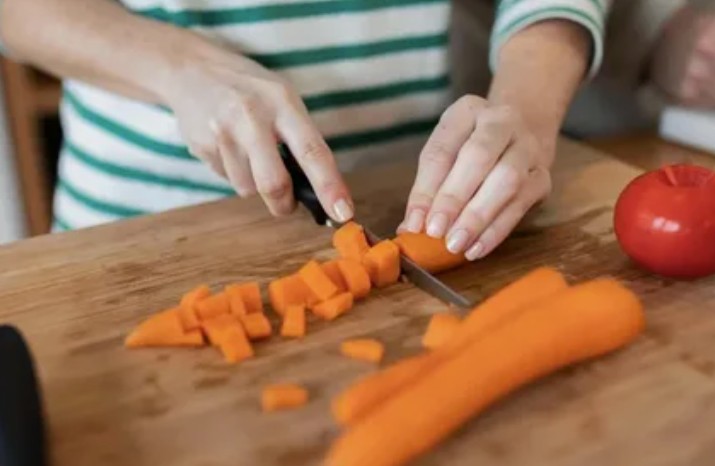 Most people dont know how to eat carrots