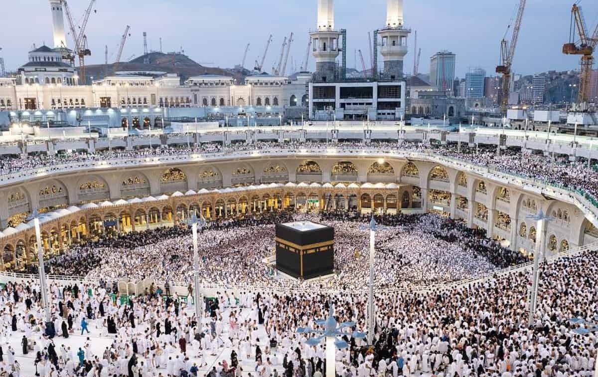 Saudi Arabia mandates hotel booking for Umrah visa to international pilgrims