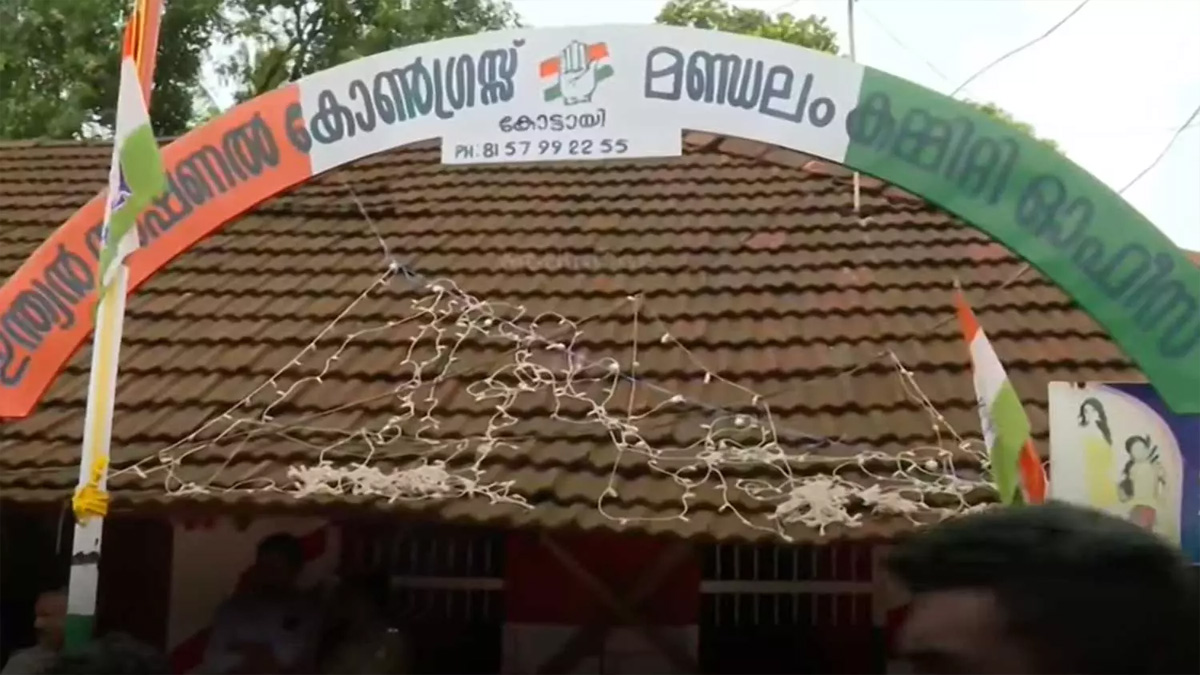 CPM workers break the lock of Congress office in Palakkad