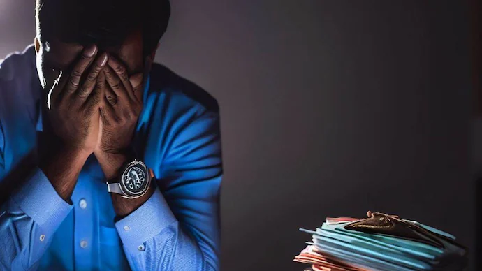 Retired IAS Officer Loses 337 Crore in Online Investment Scam