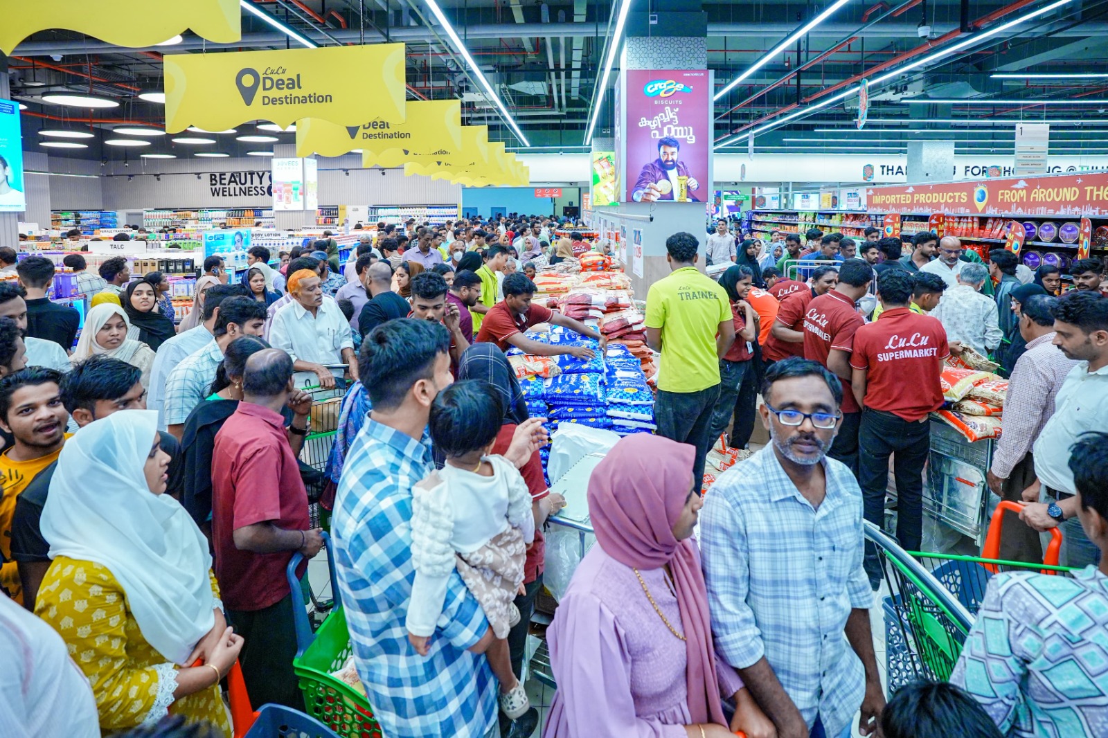 Lulu Malls and Lulu Dailies in the state are in for a rainy season of offers 50 percent discount sale from July 3rd