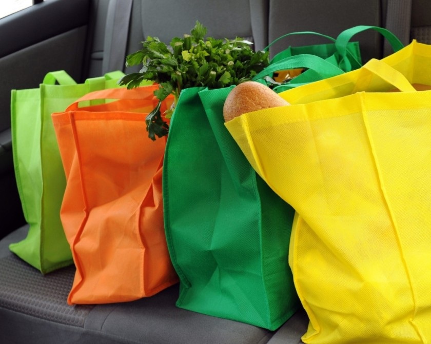 Omans retailers told to provide bags as per approved standards