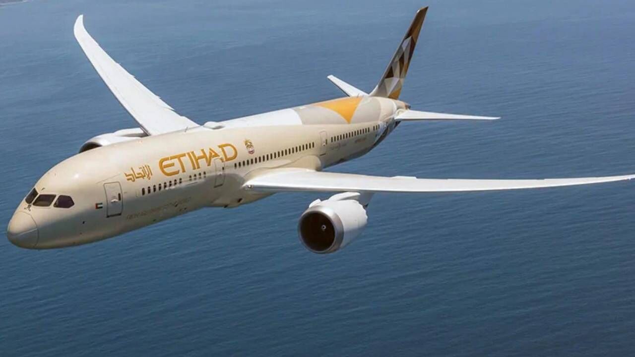 etihad airways issued safety advisory to pilots on fuel control switch of boeing 787
