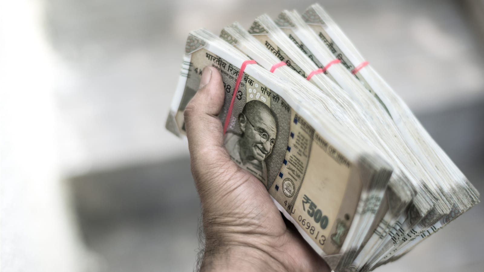 67003 crore rupees lies unclaimed in indian banks