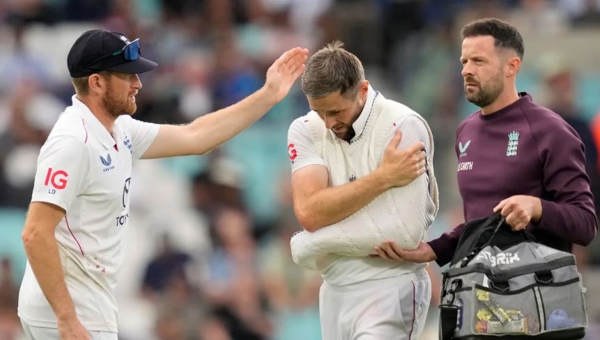 Chris Woakes Vows to Play Ashes Despite Injury Rejects Surgery