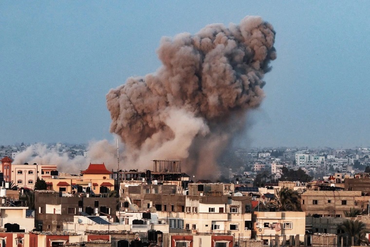 Israel Continue Attack in Syria too as completely demolished more than 1000 buildings in Gaza City