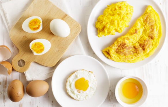 eating eggs at night  what studies and experts say