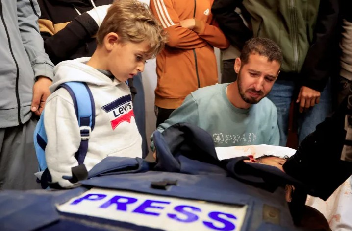 gaza genocide 706 family members of journalists killed by israeli forces says palestinian journalist syndicate