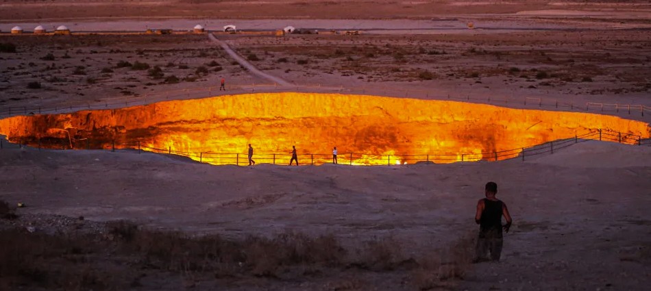 darvaza gas crater the burning door to hell of turkmenistan