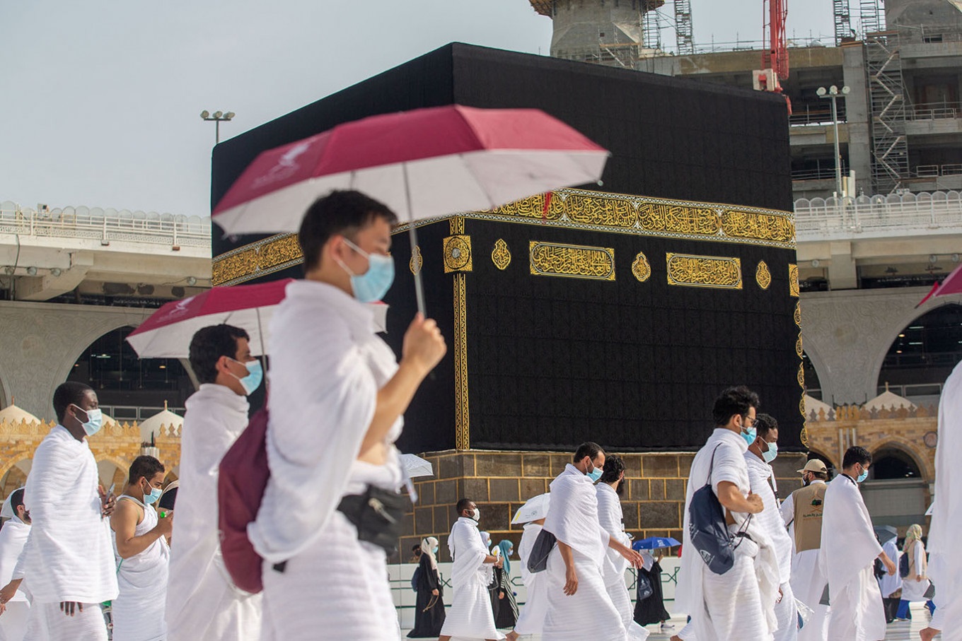 Saudi requested to pilgrims wear masks while performing Umrah