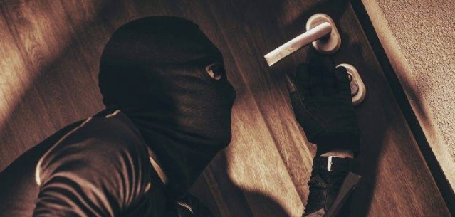 elderly woman robbed of 10 lakh worth gold in thiruvananthapuram by gang posing as corporation officials