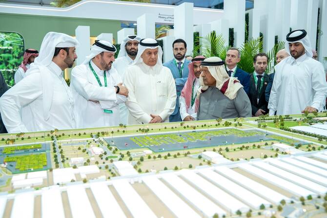 saudi environment minister visits qatar agriteq expo pavilions