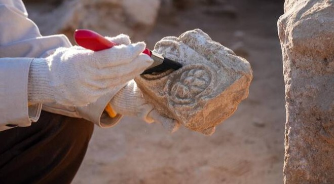 al ahsa archaeological discovery ras qurayyah port abbasid coin