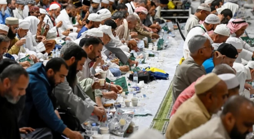 prophets mosque madinah first ramadan iftar gathering 2026
