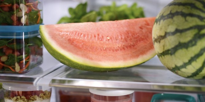 should-you-store-watermelon-in-fridge-health-effects-explained