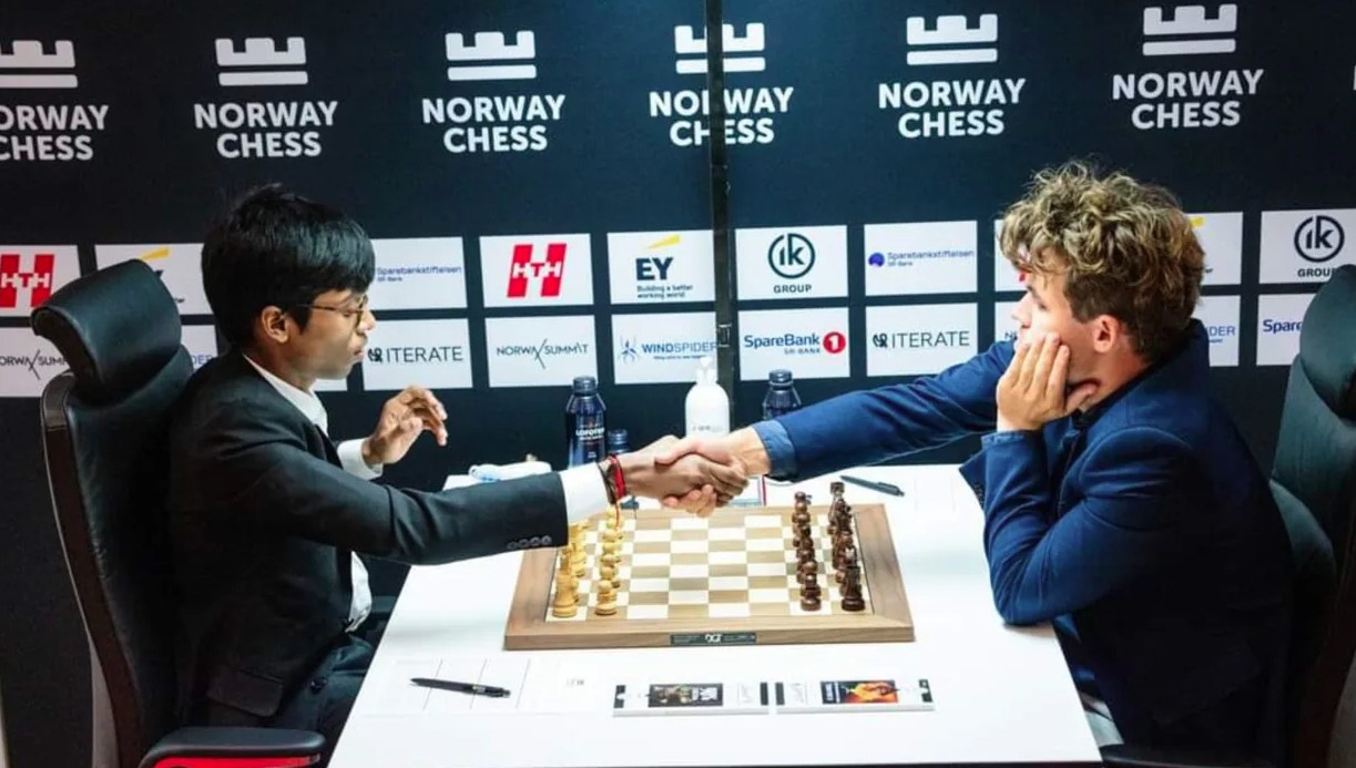 r praggnanandhaa vs magnus carlsen.jpg