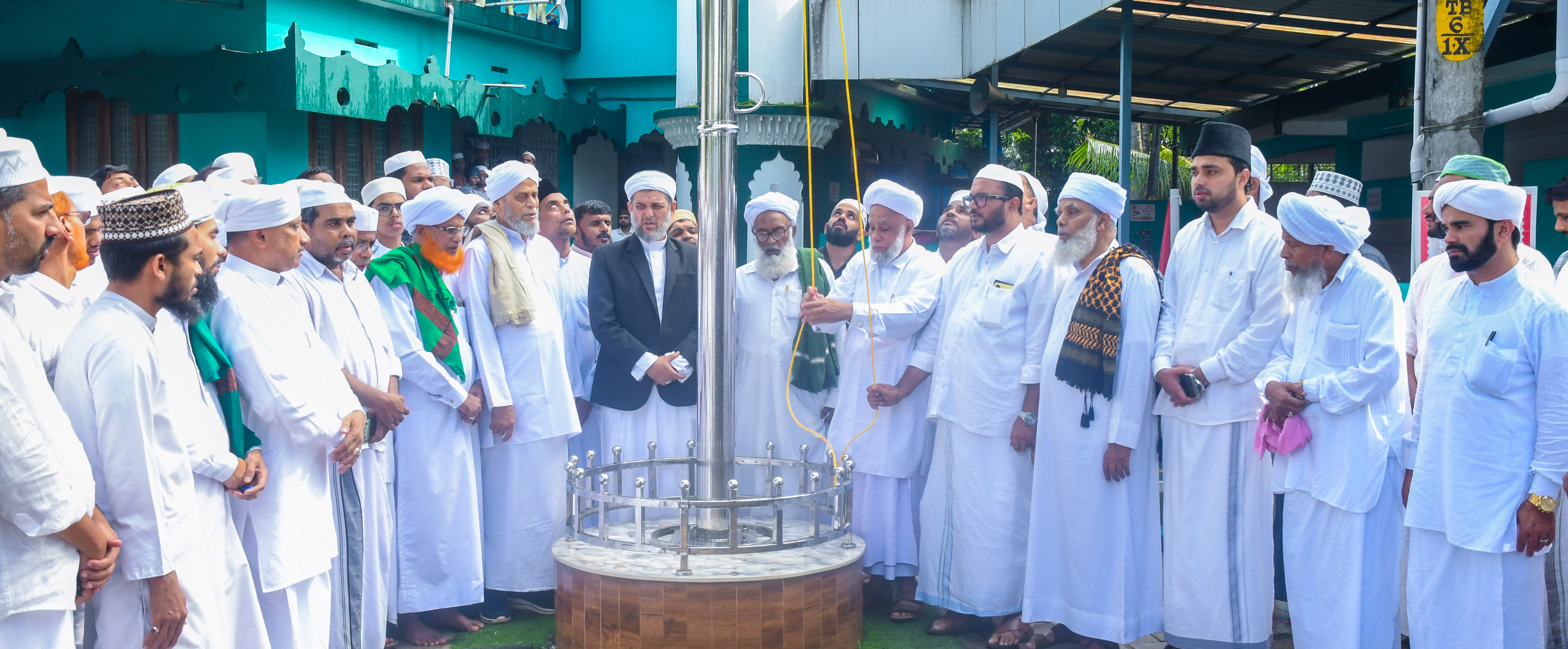 PATHAKA UYARTHAL 2.jpg (1).jpeg